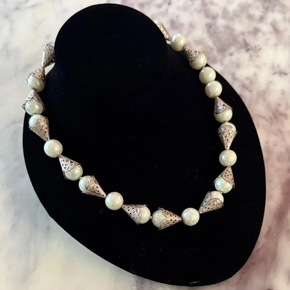 Pearl and Filigree Silver Bead Necklace - Cream Pearlescent